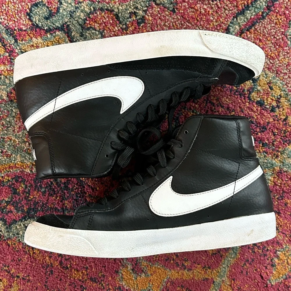 Nike | Youth Black Leather Blazer ‘77 Mid Top Lace Up Sneakers Gum Sole Size 7Y